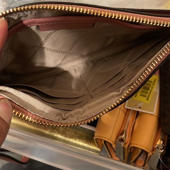 New Michael Kors 💕 jet set charm zip wirstlet - Picture 7 of 9